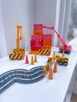 Magna-Tiles Builder 32 Piece Set-Valtech - Magnatiles 4 Magna-Tiles Builder 32 Piece Set-Valtech - Magnatiles -The Toy Maven Shop tgtg fa22 21632 2